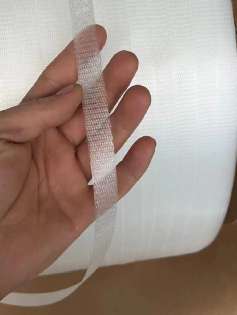 Transparent strapping band for lightweight bundling of goods